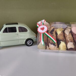 Fiat gevuld met 5 cannoli